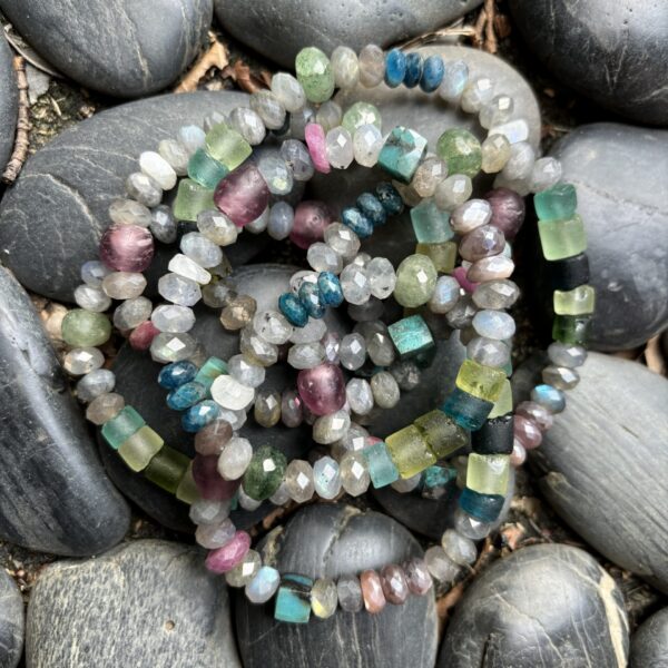 River Walk Labradorite and Roman Glass Stretch Bracelet